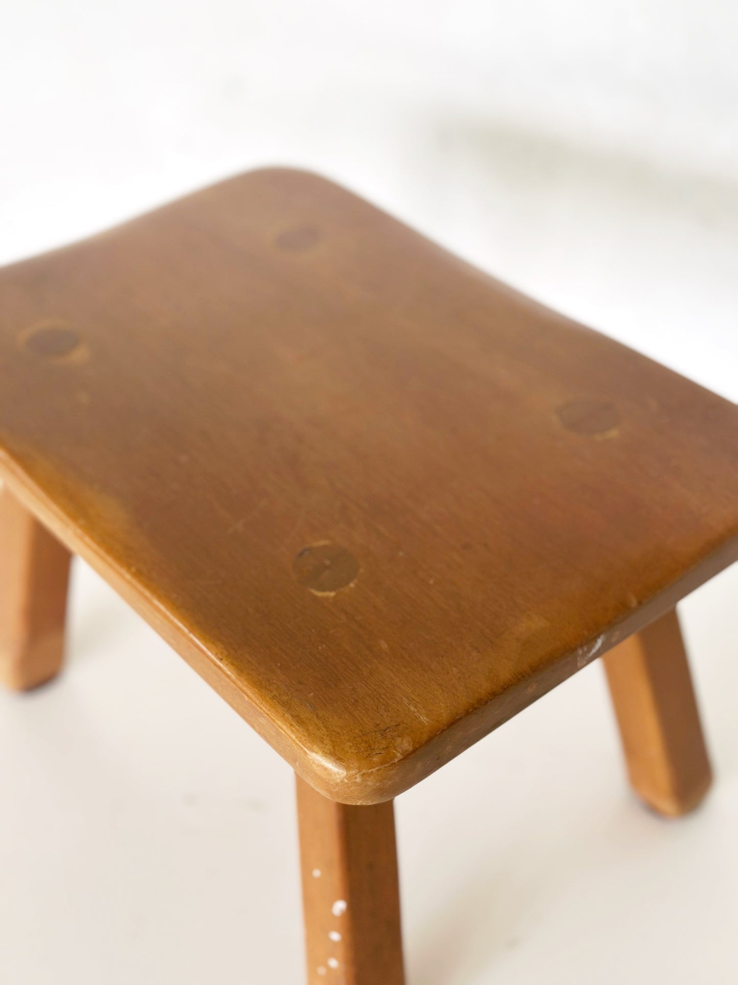 Maple wood cricket stool