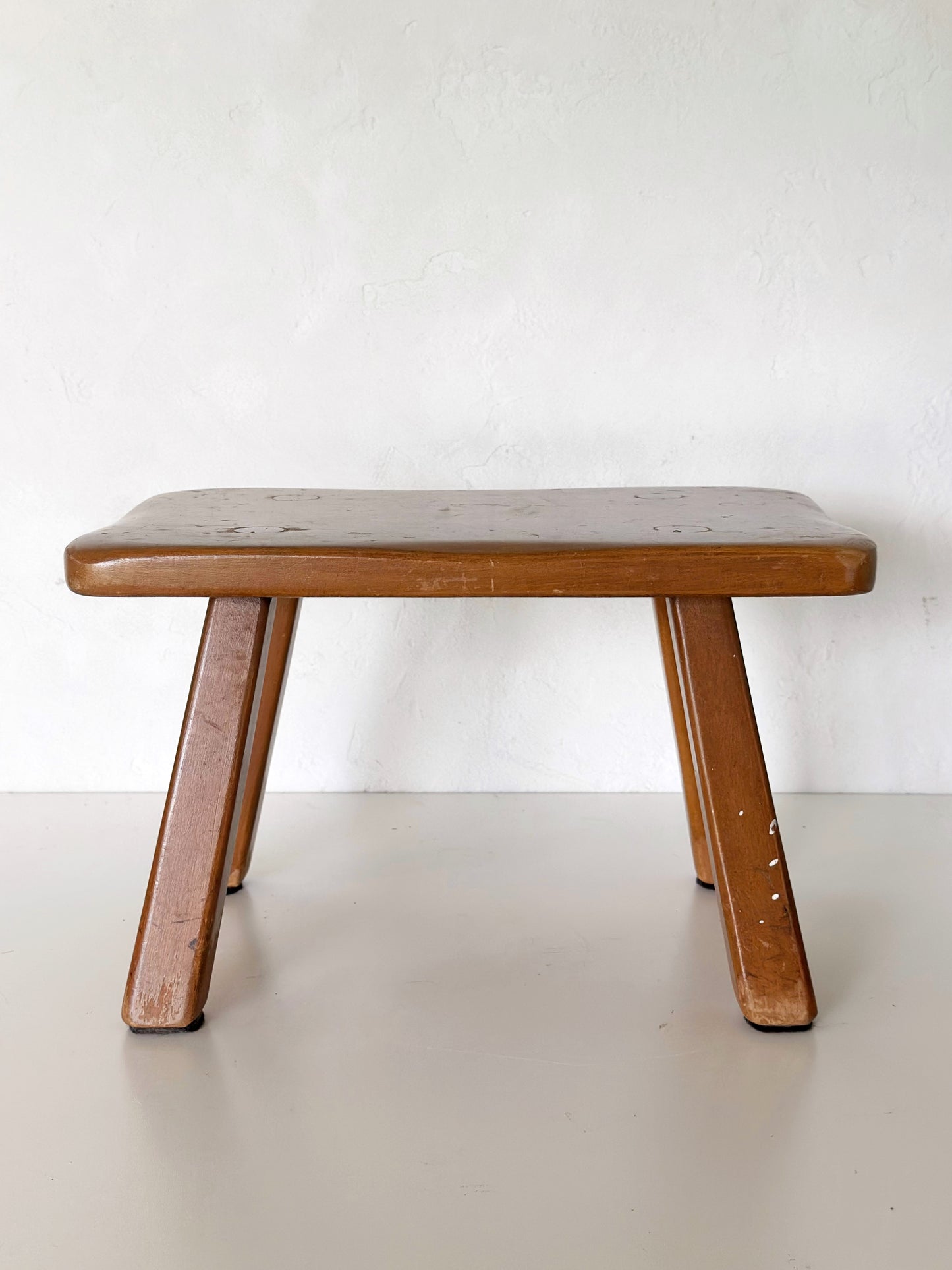 Maple wood cricket stool